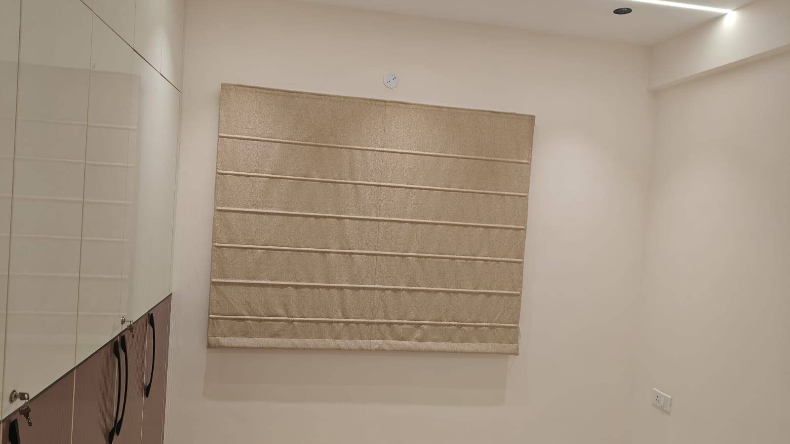 curtainimg24